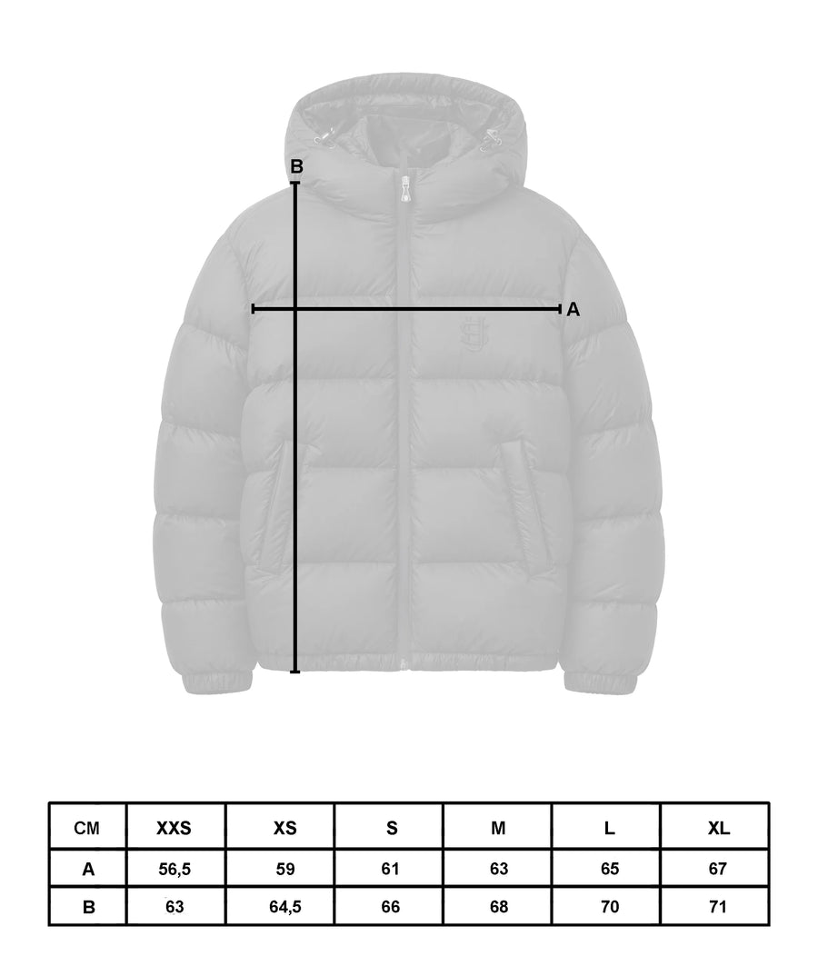 Guide des tailles de la doudoune : A largeur poitrine 56,5 à 67 cm, B longueur 63 à 71 cm, du XXS au XL